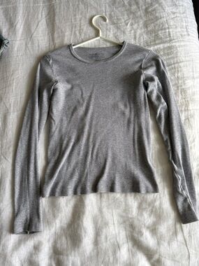 Brandy Melville Gray Ribbed Long-Sleeve Crewneck Top